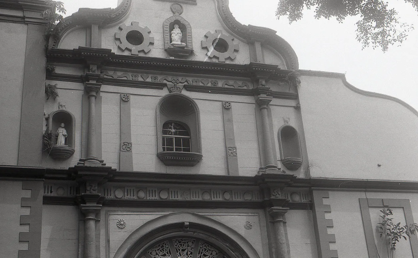 The expected church on the plaza